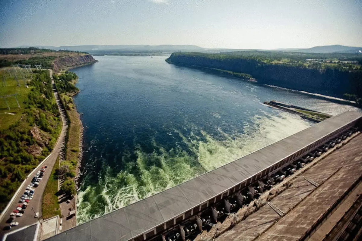 На каких реках есть гэс. Ангара река Братское водохранилище. Братская ГЭС водохранилище. Братская ГЭС Братское море Ангара. Река Ангара Братская ГЭС.