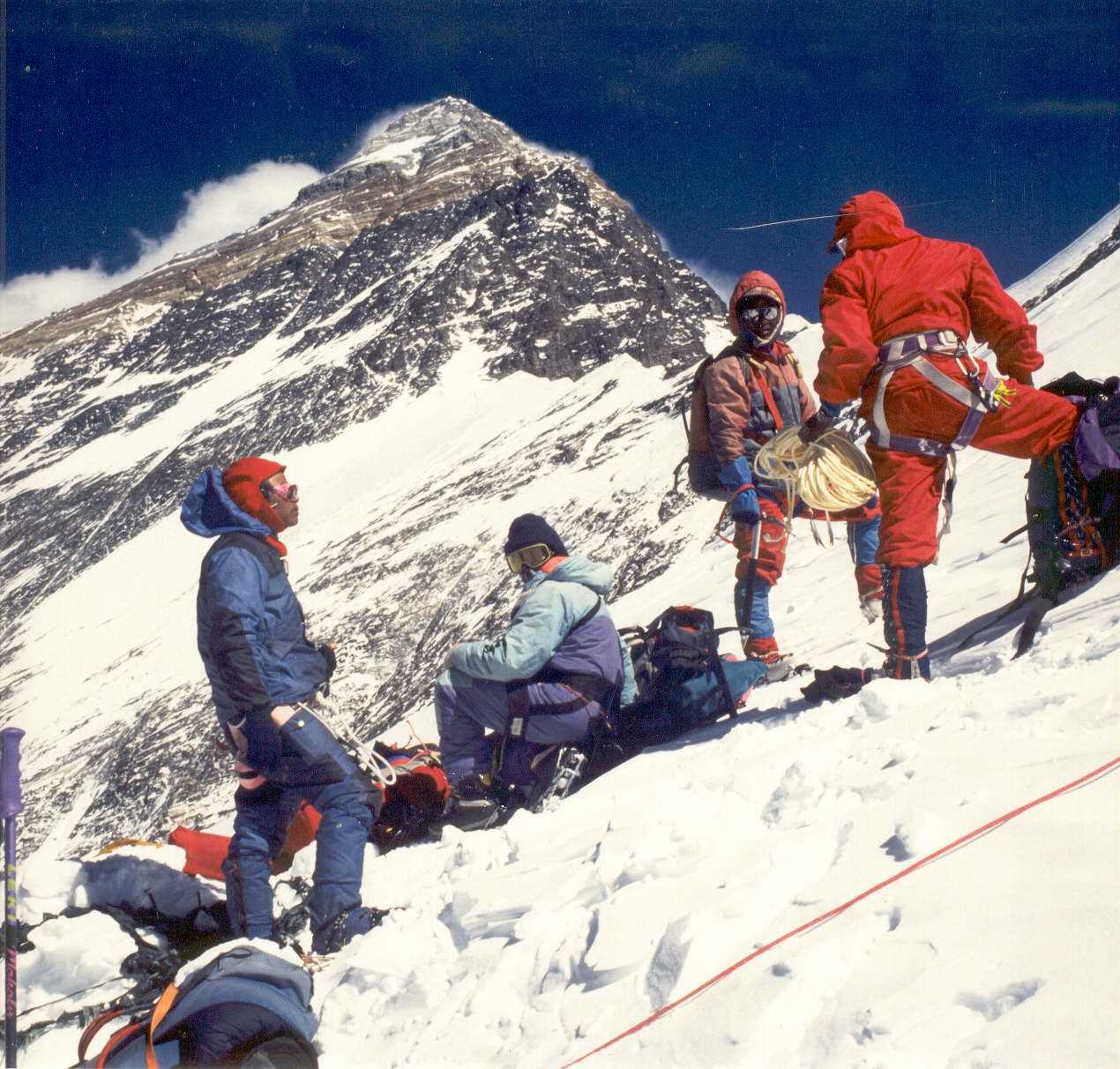 Райнхольд Месснер на вершине Эвереста