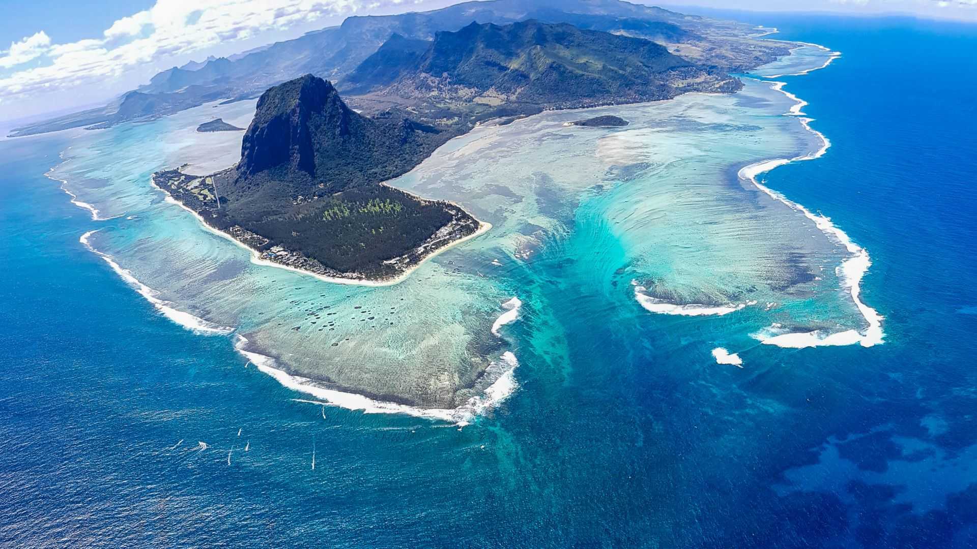 Подводный водопад Ле Морн Брабан