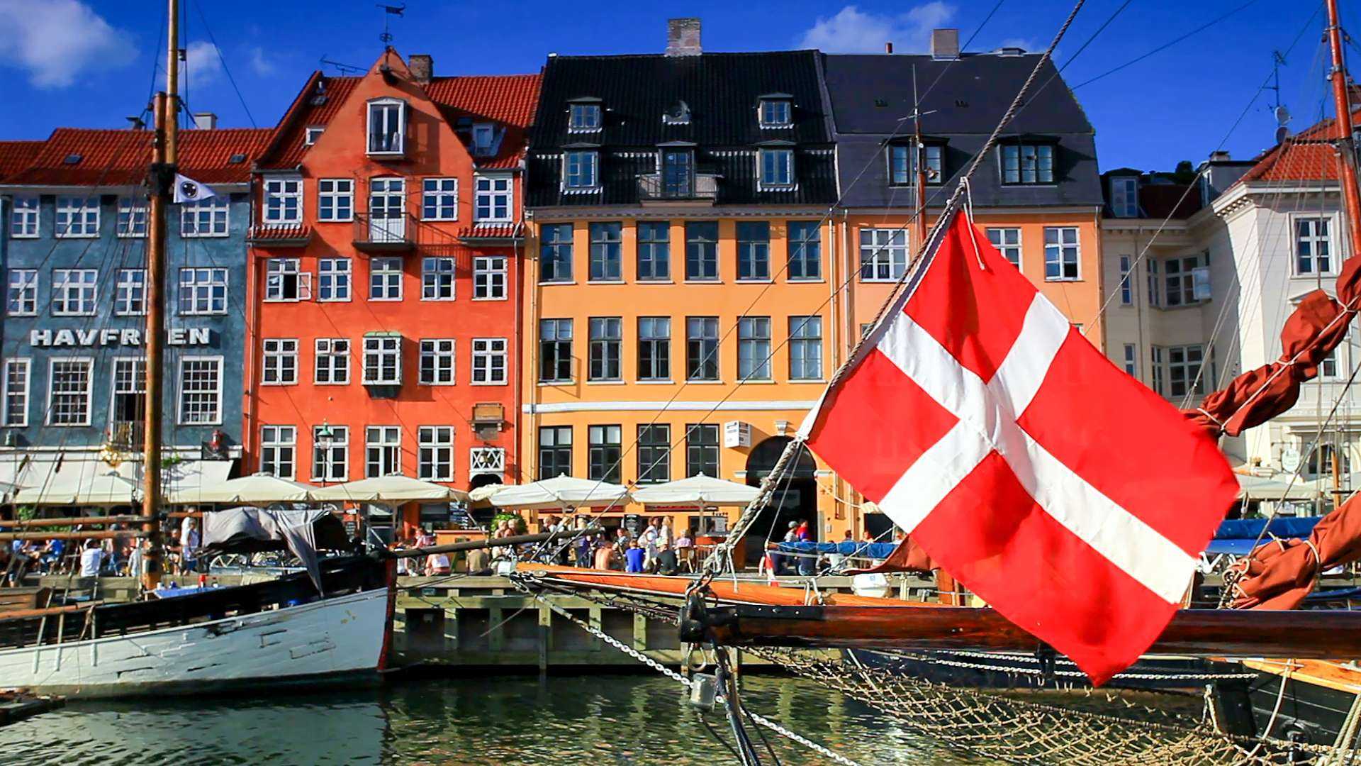 Danmark. Денмарк Дания. Королевство Дания Копенгаген. Дания с флагами Копенгаген. Дания Копенгаген достопримечательности флаг.