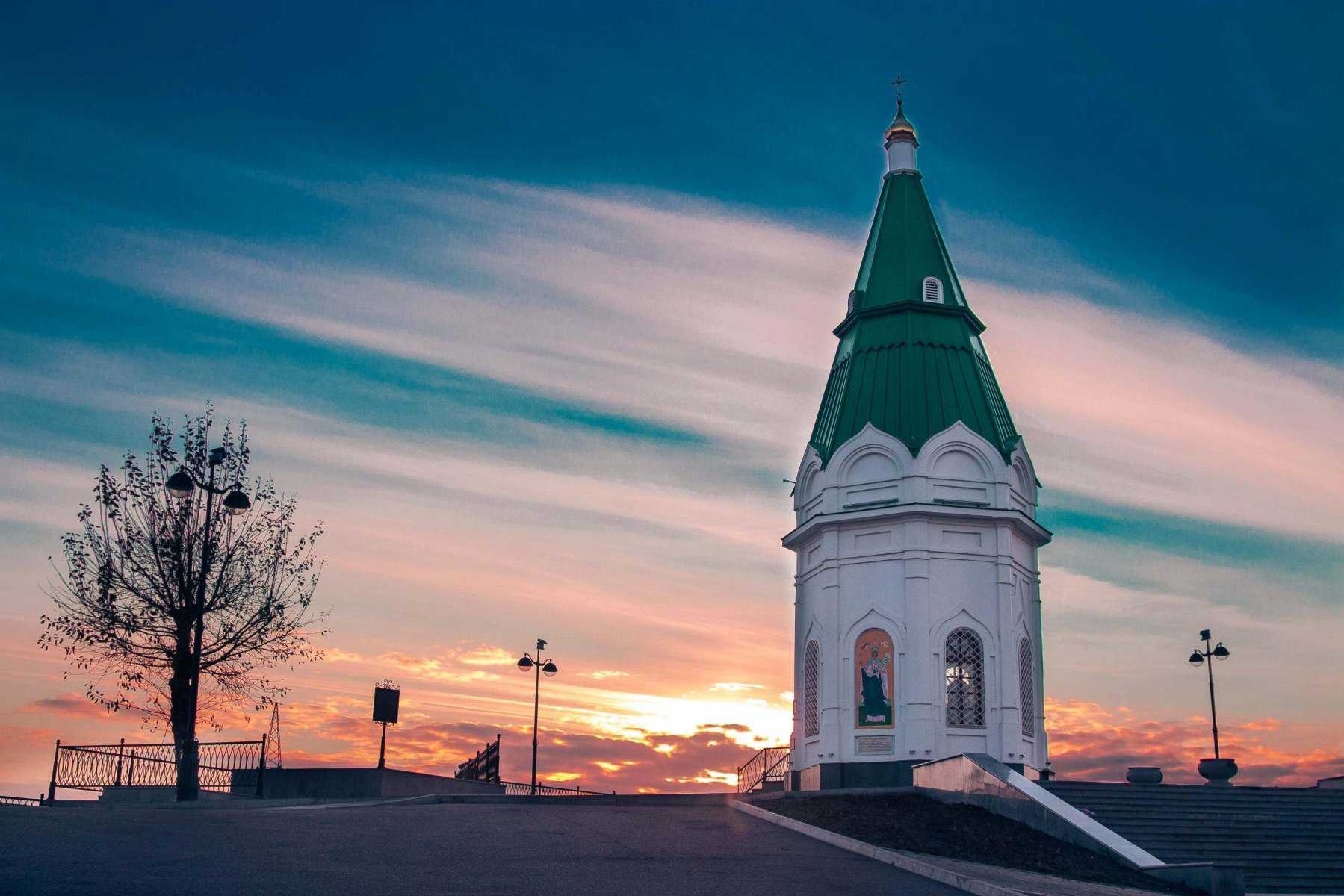 Символ города Церковь и памятник