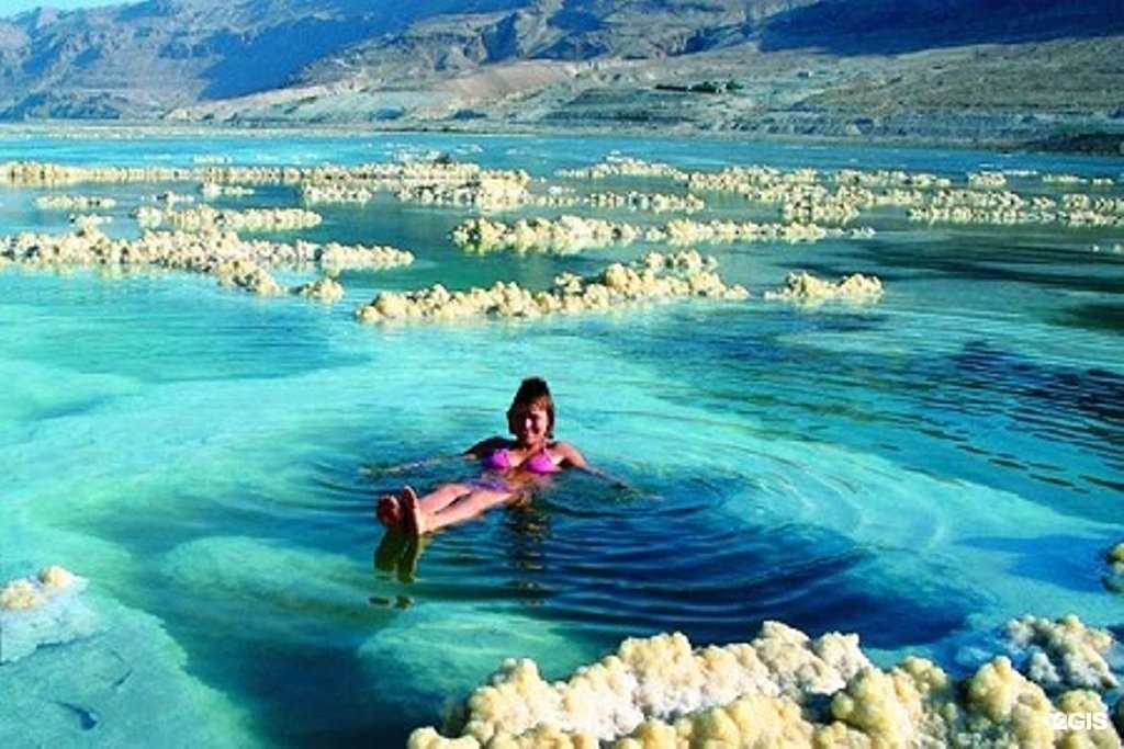 Мертвое море человек на воде. Мертвое море. Иордания Мертвое море.